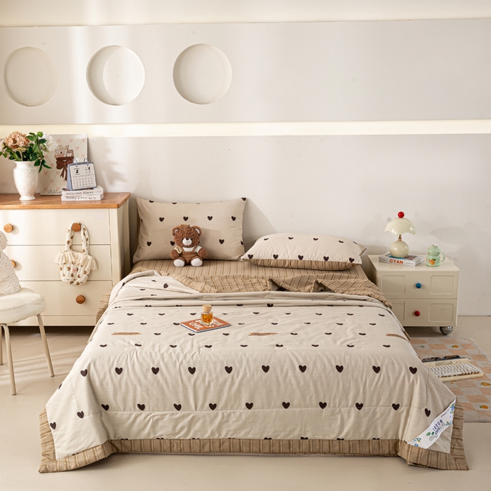 91家纺网 家纺一手货源 找家纺 红日子纺织品 2026新款里外全棉纯棉印花夏被夏凉被空调被 迷你爱心