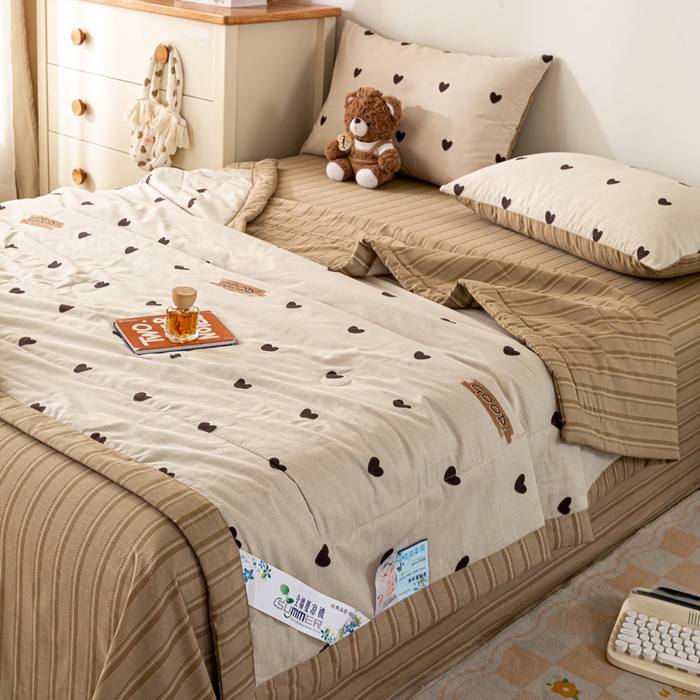 91家纺网 家纺一手货源 找家纺 红日子纺织品 2026新款里外全棉纯棉印花夏被夏凉被空调被 迷你爱心