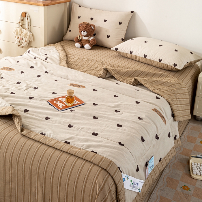 91家纺网 家纺一手货源 找家纺 红日子纺织品 2026新款里外全棉纯棉印花夏被夏凉被空调被 迷你爱心