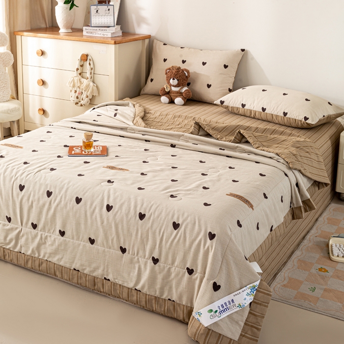 91家纺网 家纺一手货源 找家纺 红日子纺织品 2026新款里外全棉纯棉印花夏被夏凉被空调被 迷你爱心
