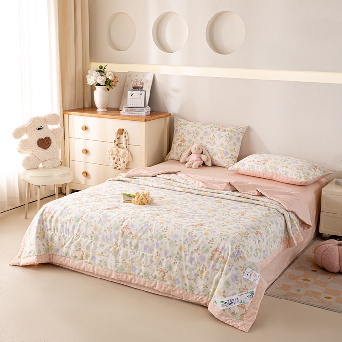 91家纺网 家纺一手货源 找家纺 红日子纺织品 2026新款里外全棉纯棉印花夏被夏凉被空调被 蘑菇小兔