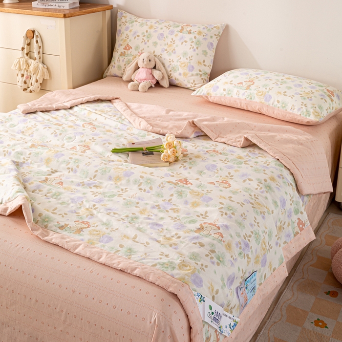 91家纺网 家纺一手货源 找家纺 红日子纺织品 2026新款里外全棉纯棉印花夏被夏凉被空调被 蘑菇小兔