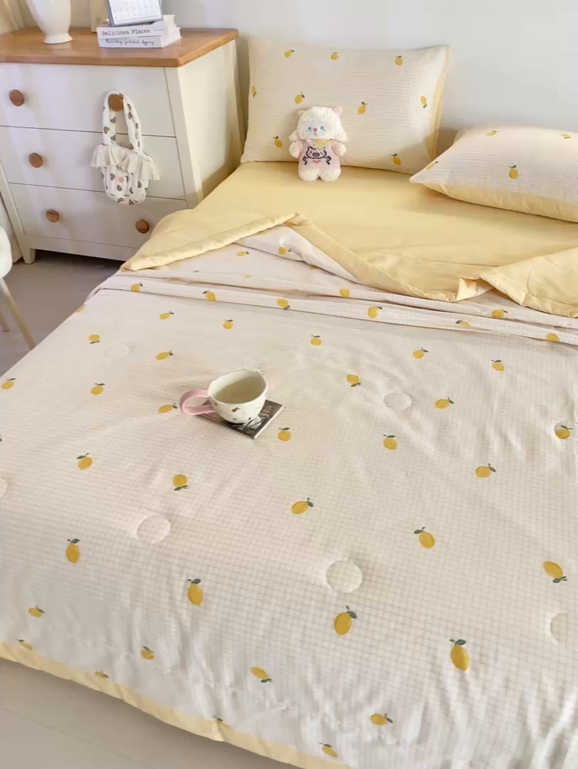 91家纺网 家纺一手货源 找家纺 红日子纺织品 2026新款里外全棉纯棉印花夏被夏凉被空调被 柠檬小镇