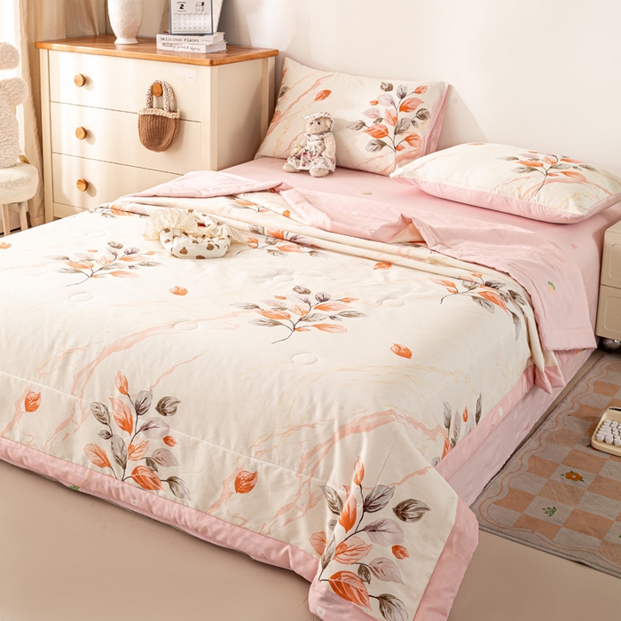 91家纺网 家纺一手货源 找家纺 红日子纺织品 2026新款里外全棉纯棉印花夏被夏凉被空调被 泊影枫叶