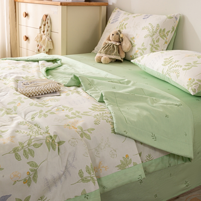 91家纺网 家纺一手货源 找家纺 红日子纺织品 2026新款里外全棉纯棉印花夏被夏凉被空调被 沁雨花叶