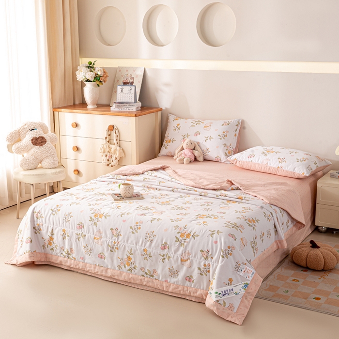 91家纺网 家纺一手货源 找家纺 红日子纺织品 2026新款里外全棉纯棉印花夏被夏凉被空调被 清风小兔