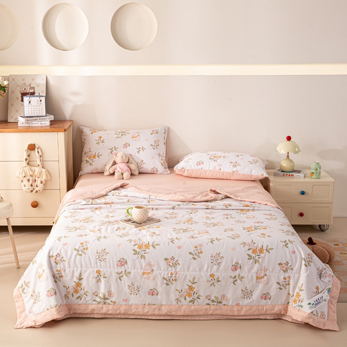 91家纺网 家纺一手货源 找家纺 红日子纺织品 2026新款里外全棉纯棉印花夏被夏凉被空调被 清风小兔