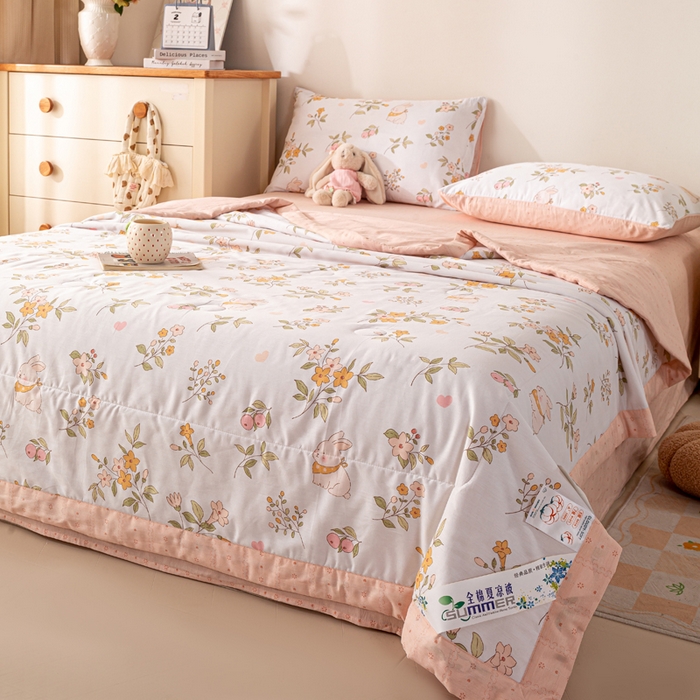 91家纺网 家纺一手货源 找家纺 红日子纺织品 2026新款里外全棉纯棉印花夏被夏凉被空调被 清风小兔