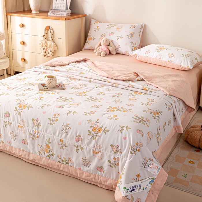 91家纺网 家纺一手货源 找家纺 红日子纺织品 2026新款里外全棉纯棉印花夏被夏凉被空调被 清风小兔