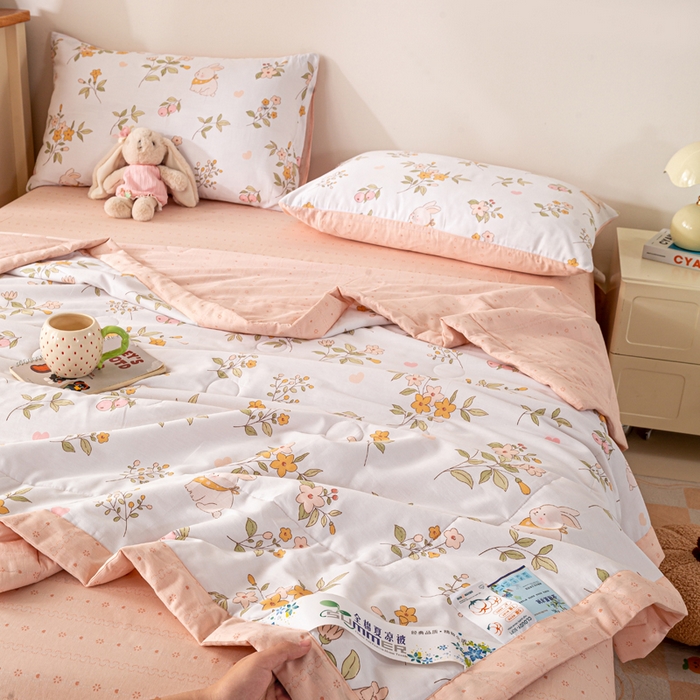 91家纺网 家纺一手货源 找家纺 红日子纺织品 2026新款里外全棉纯棉印花夏被夏凉被空调被 清风小兔