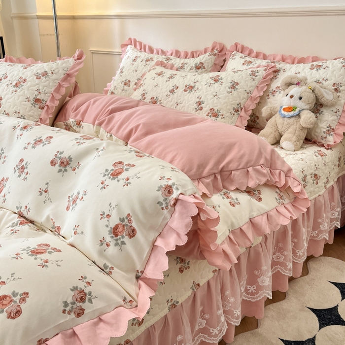 91家纺网 家纺一手货源 找家纺 金梦家居 2025新款印花小竹棉花边夹棉床盖夏被四件套 遇见