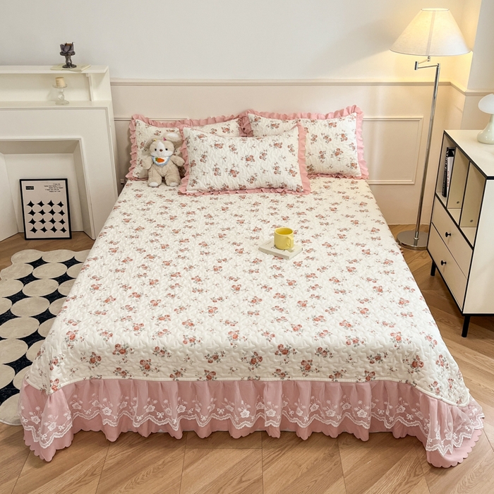 91家纺网 家纺一手货源 找家纺 金梦家居 2025新款印花小竹棉花边夹棉床盖夏被四件套 遇见