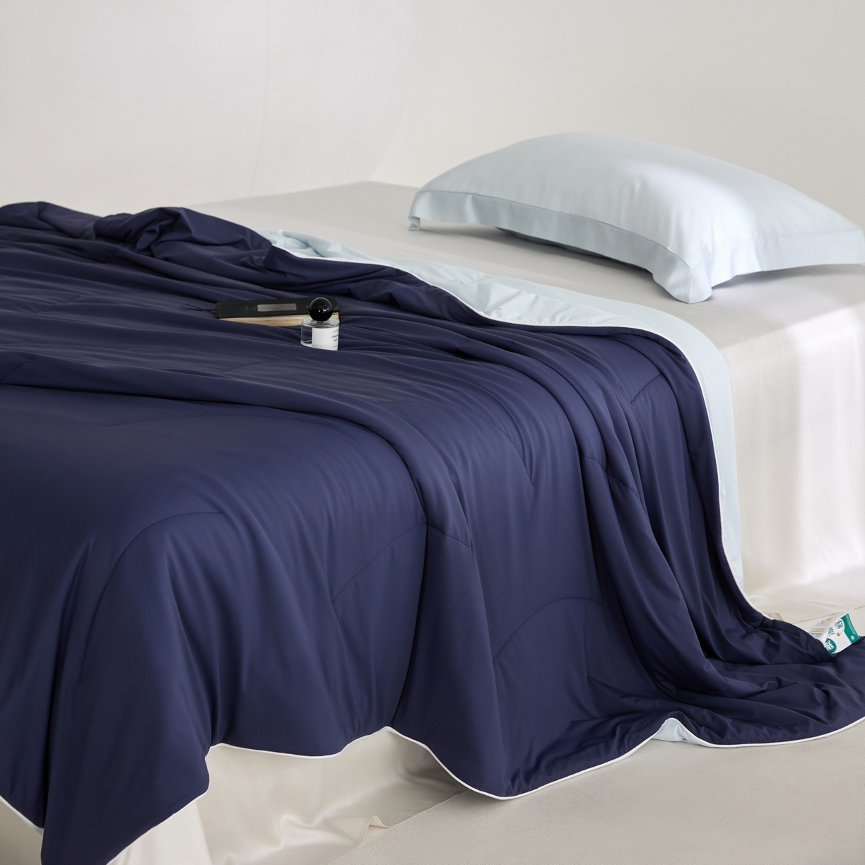 91家纺网 家纺一手货源 找家纺 纪梵茜 2026新款李官奇大豆纤维被锦纶氨纶凉感丝夏凉被锦氨空调被芯 凉感丝-深睡蓝