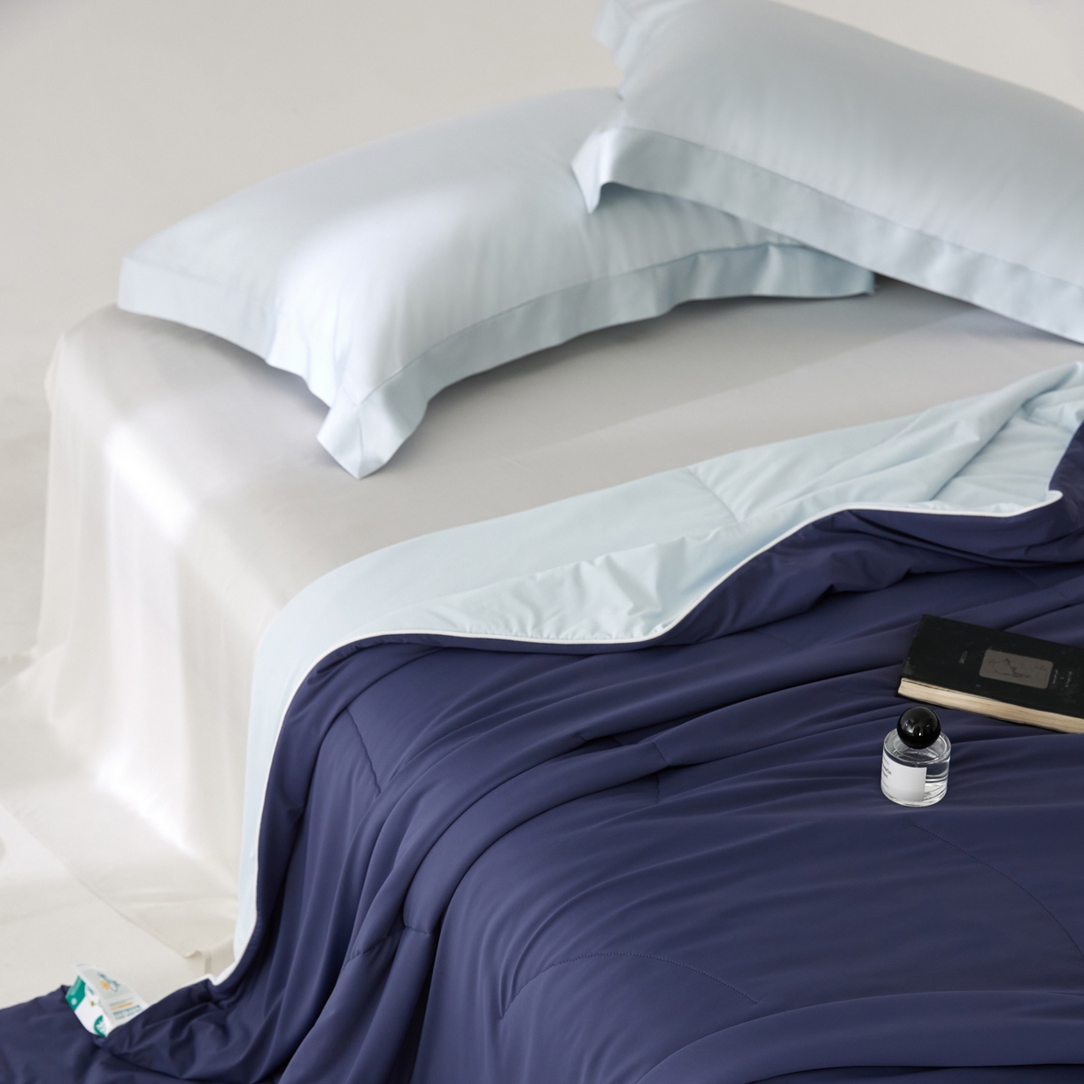 91家纺网 家纺一手货源 找家纺 纪梵茜 2026新款李官奇大豆纤维被锦纶氨纶凉感丝夏凉被锦氨空调被芯 凉感丝-深睡蓝