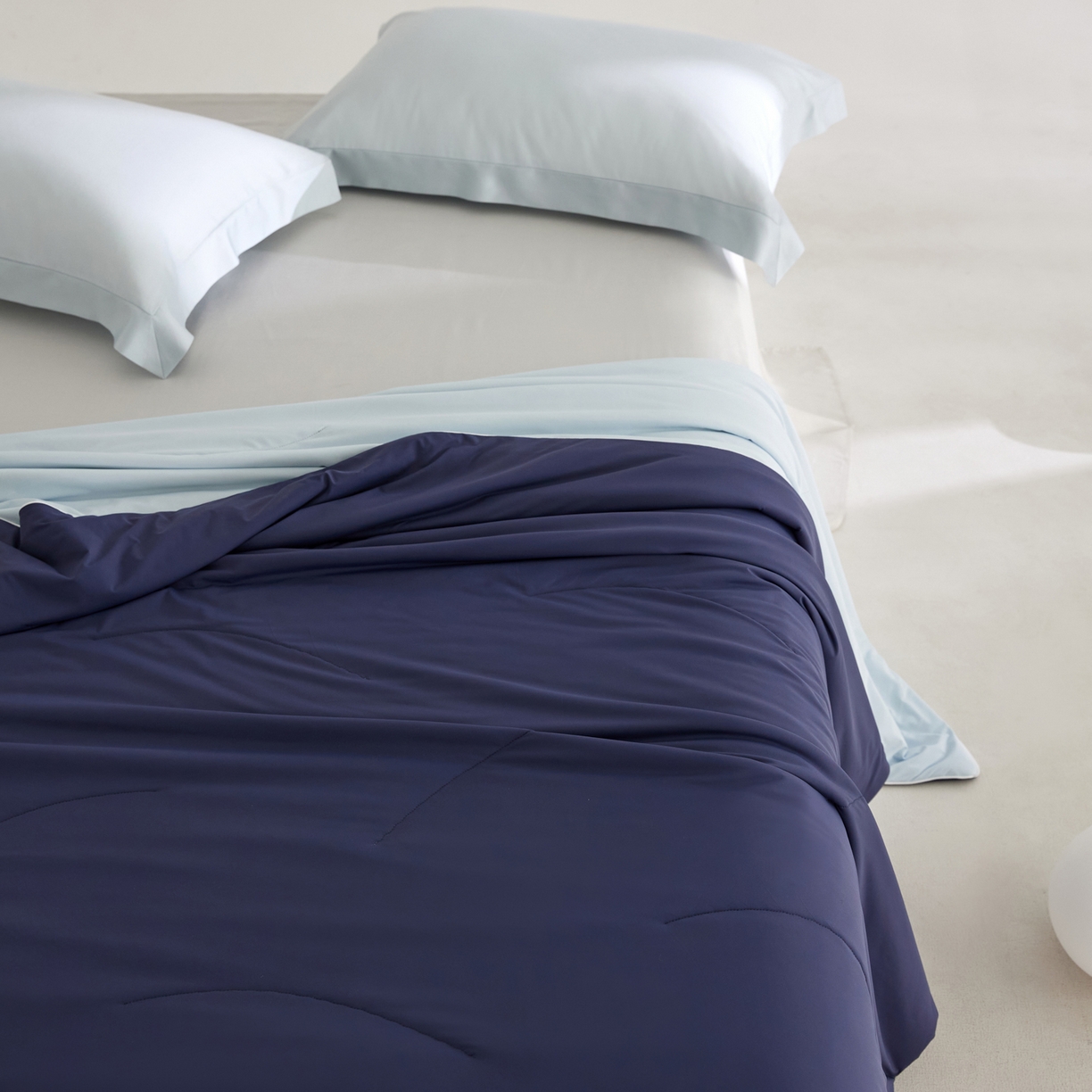 91家纺网 家纺一手货源 找家纺 纪梵茜 2026新款李官奇大豆纤维被锦纶氨纶凉感丝夏凉被锦氨空调被芯 凉感丝-深睡蓝