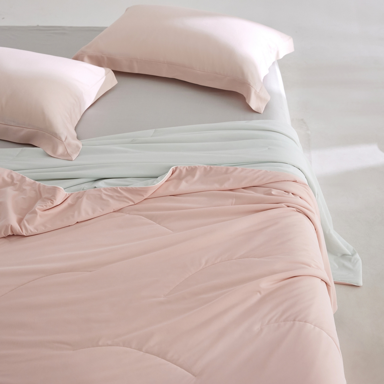 91家纺网 家纺一手货源 找家纺 A+爱家（纪梵茜） 2026新款李官奇大豆纤维被锦纶氨纶凉感丝夏凉被锦氨空调被芯 凉感丝-橘雾粉