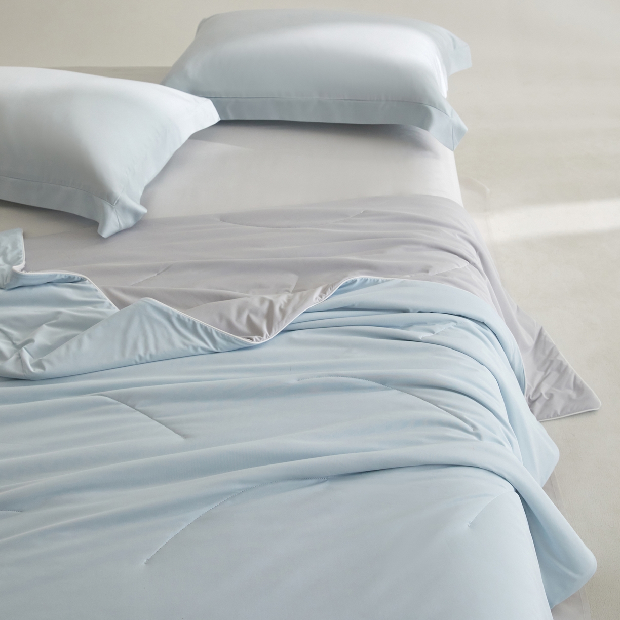 91家纺网 家纺一手货源 找家纺 A+爱家（纪梵茜） 2026新款李官奇大豆纤维被锦纶氨纶凉感丝夏凉被锦氨空调被芯 凉感丝-冰雾蓝