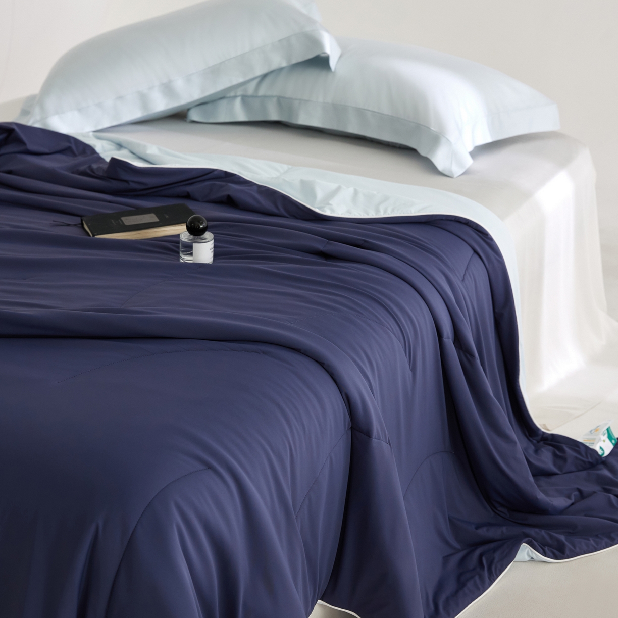 91家纺网 家纺一手货源 找家纺 A+爱家（纪梵茜） 2026新款李官奇大豆纤维被锦纶氨纶凉感丝夏凉被锦氨空调被芯 凉感丝-深睡蓝