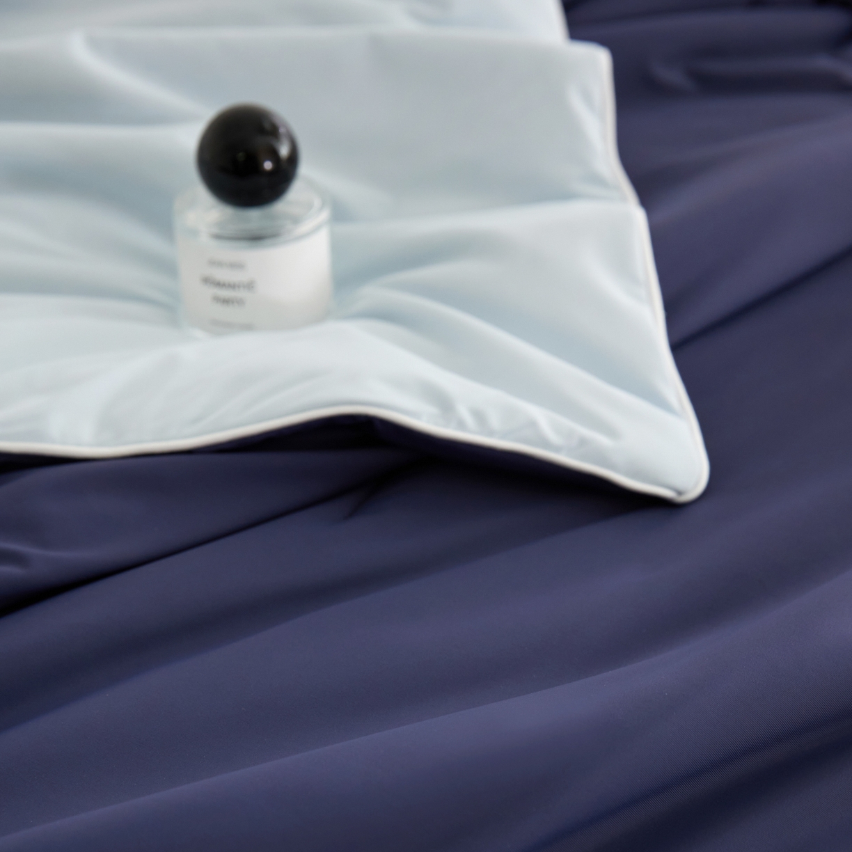 91家纺网 家纺一手货源 找家纺 A+爱家（纪梵茜） 2026新款李官奇大豆纤维被锦纶氨纶凉感丝夏凉被锦氨空调被芯 凉感丝-深睡蓝