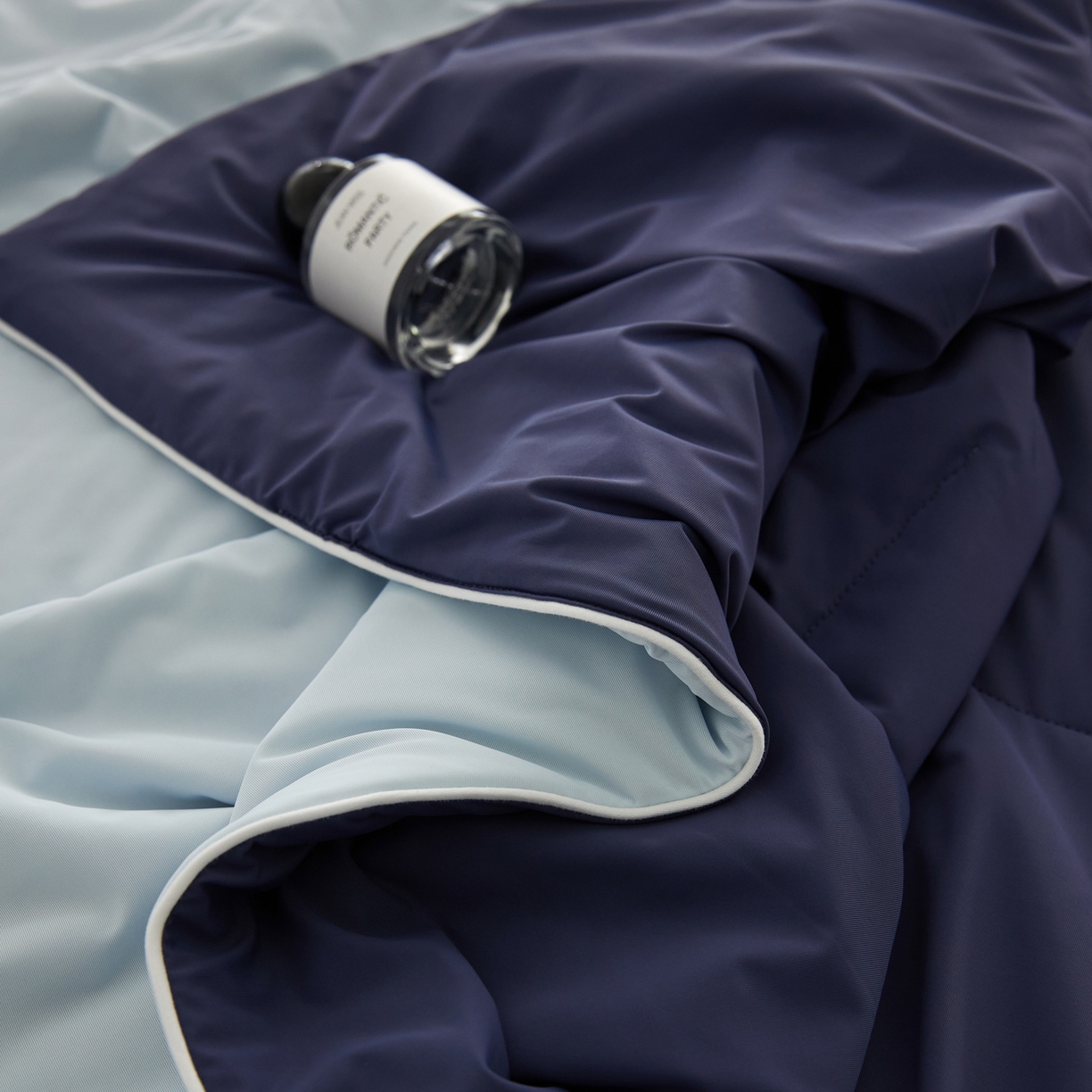 91家纺网 家纺一手货源 找家纺 A+爱家（纪梵茜） 2026新款李官奇大豆纤维被锦纶氨纶凉感丝夏凉被锦氨空调被芯 凉感丝-深睡蓝