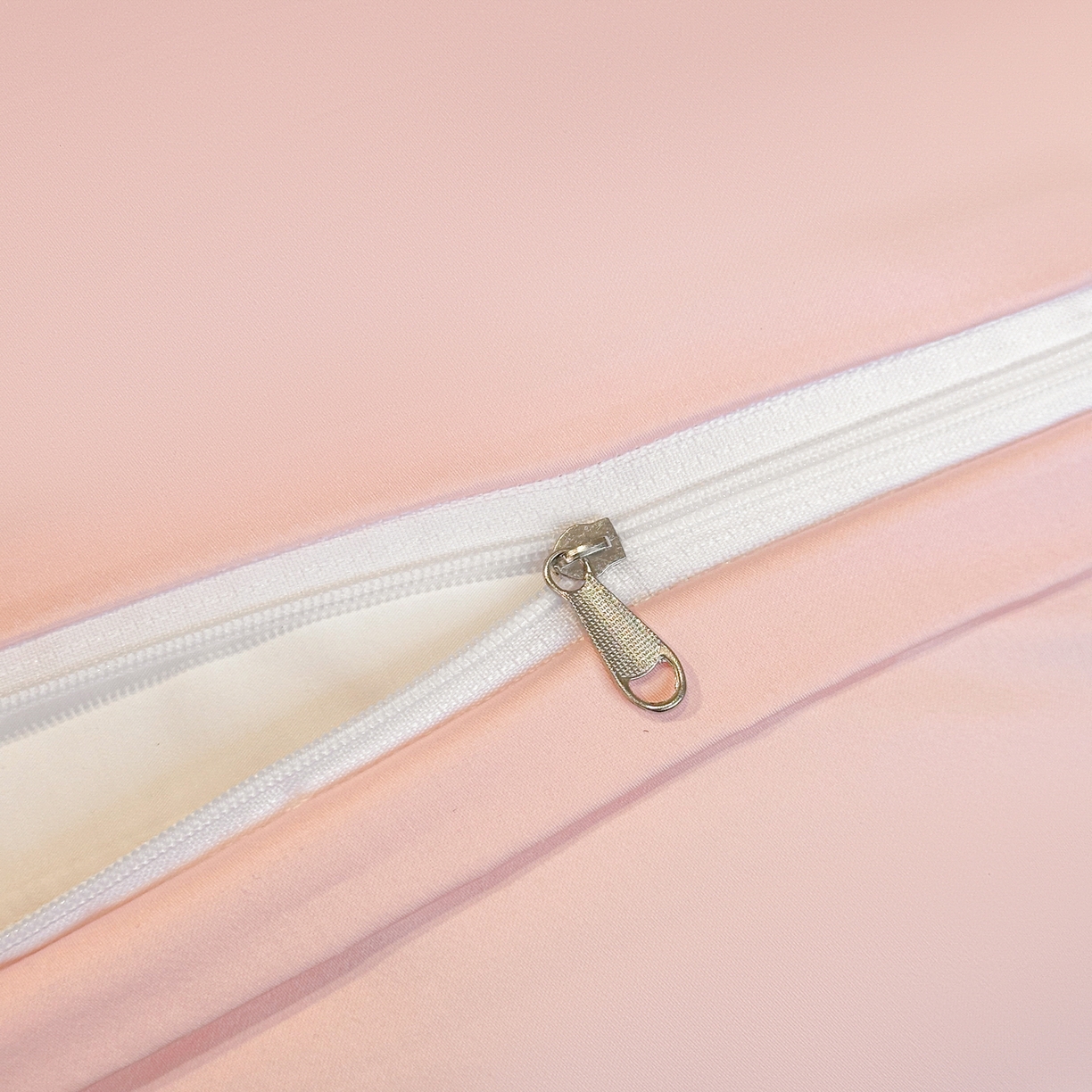 91家纺网 家纺一手货源 找家纺 （总）绒掌柜家纺（品质焕新） 2026新品100S长绒棉精密贴布刺绣四件套-月夕花朝系列-版权产品-礼盒装