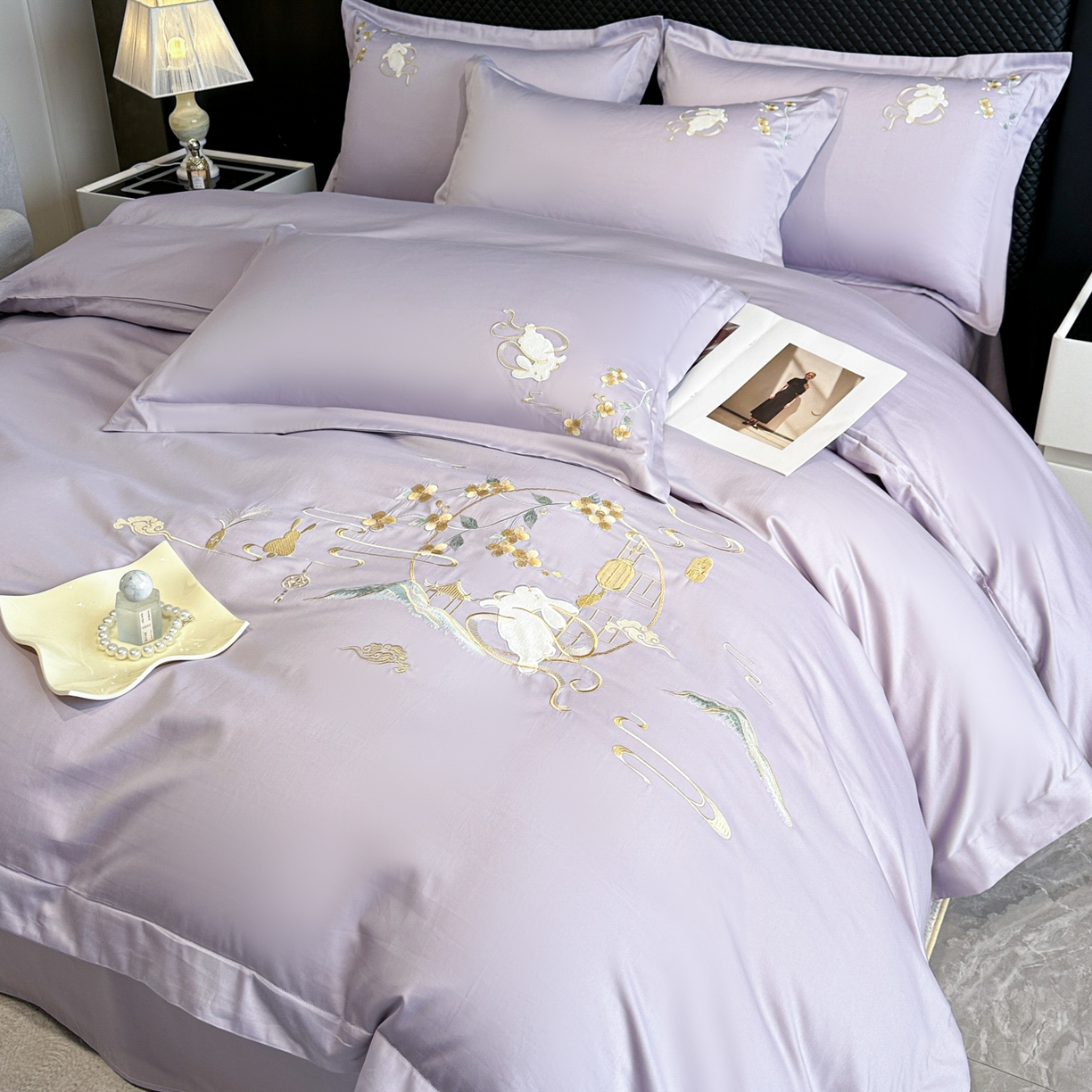 91家纺网 家纺一手货源 找家纺 绒掌柜家纺（品质焕新） 2026新品100S长绒棉精密贴布刺绣四件套-月夕花朝系列-版权产品-礼盒装 香芋紫