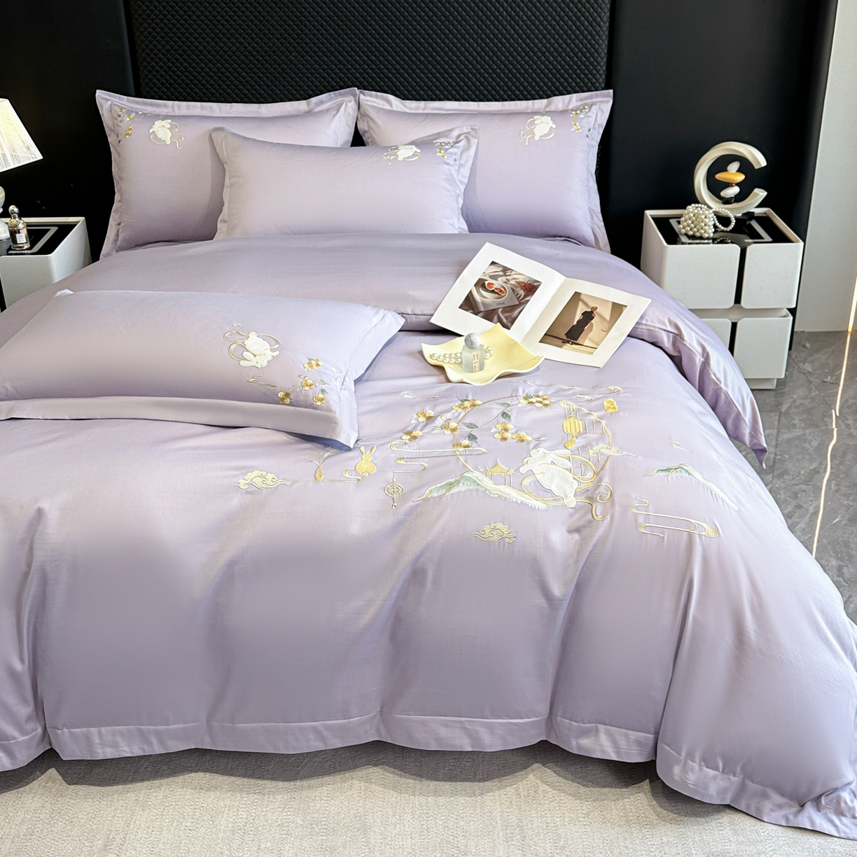 91家纺网 家纺一手货源 找家纺 绒掌柜家纺（品质焕新） 2026新品100S长绒棉精密贴布刺绣四件套-月夕花朝系列-版权产品-礼盒装 香芋紫