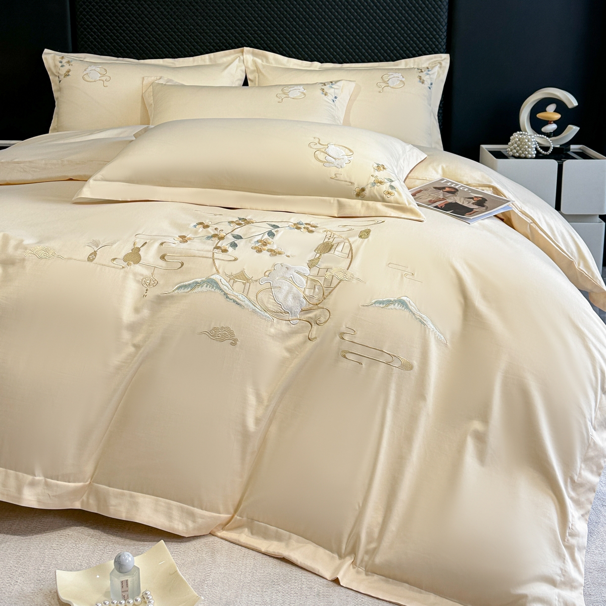 91家纺网 家纺一手货源 找家纺 绒掌柜家纺（品质焕新） 2026新品100S长绒棉精密贴布刺绣四件套-月夕花朝系列-版权产品-礼盒装 奶油米