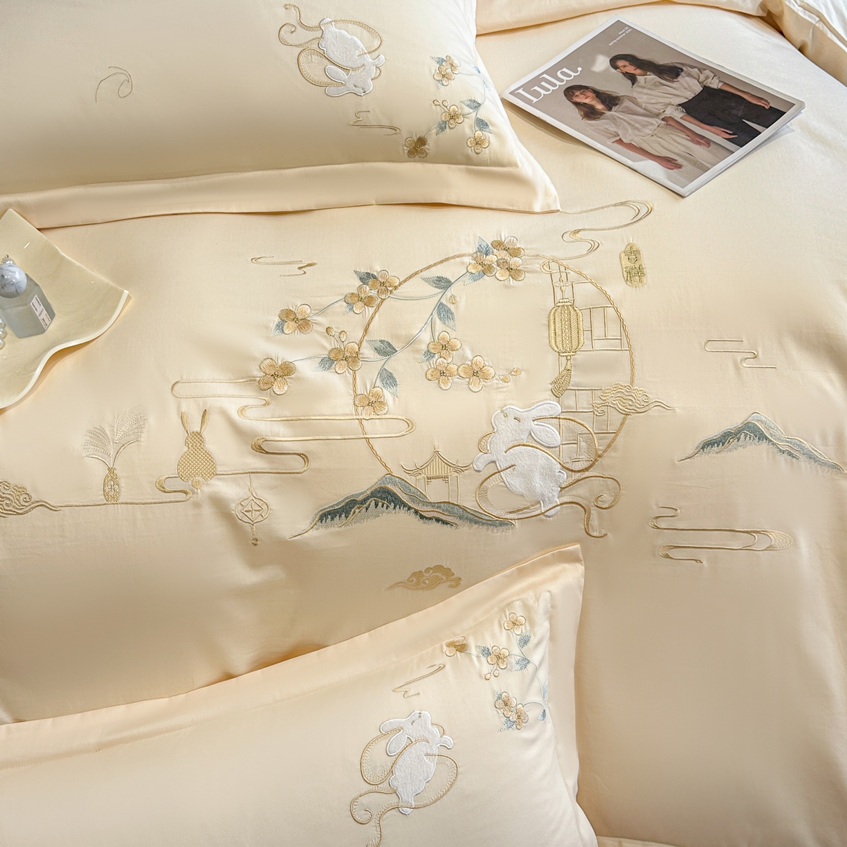 91家纺网 家纺一手货源 找家纺 绒掌柜家纺（品质焕新） 2026新品100S长绒棉精密贴布刺绣四件套-月夕花朝系列-版权产品-礼盒装 奶油米