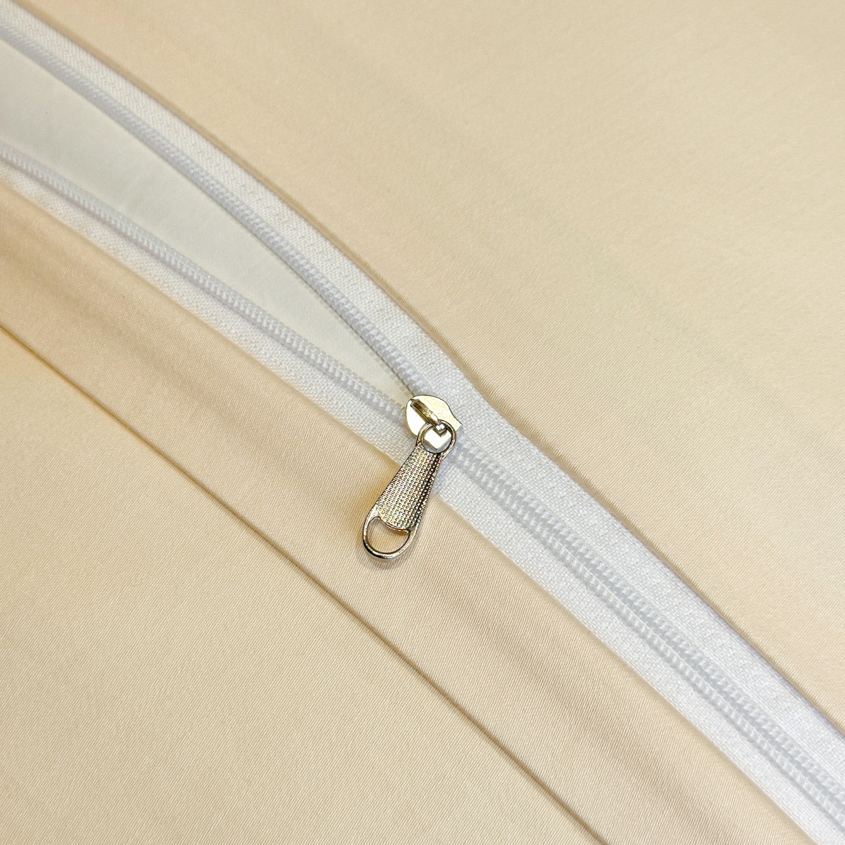 91家纺网 家纺一手货源 找家纺 绒掌柜家纺（品质焕新） 2026新品100S长绒棉精密贴布刺绣四件套-月夕花朝系列-版权产品-礼盒装 奶油米