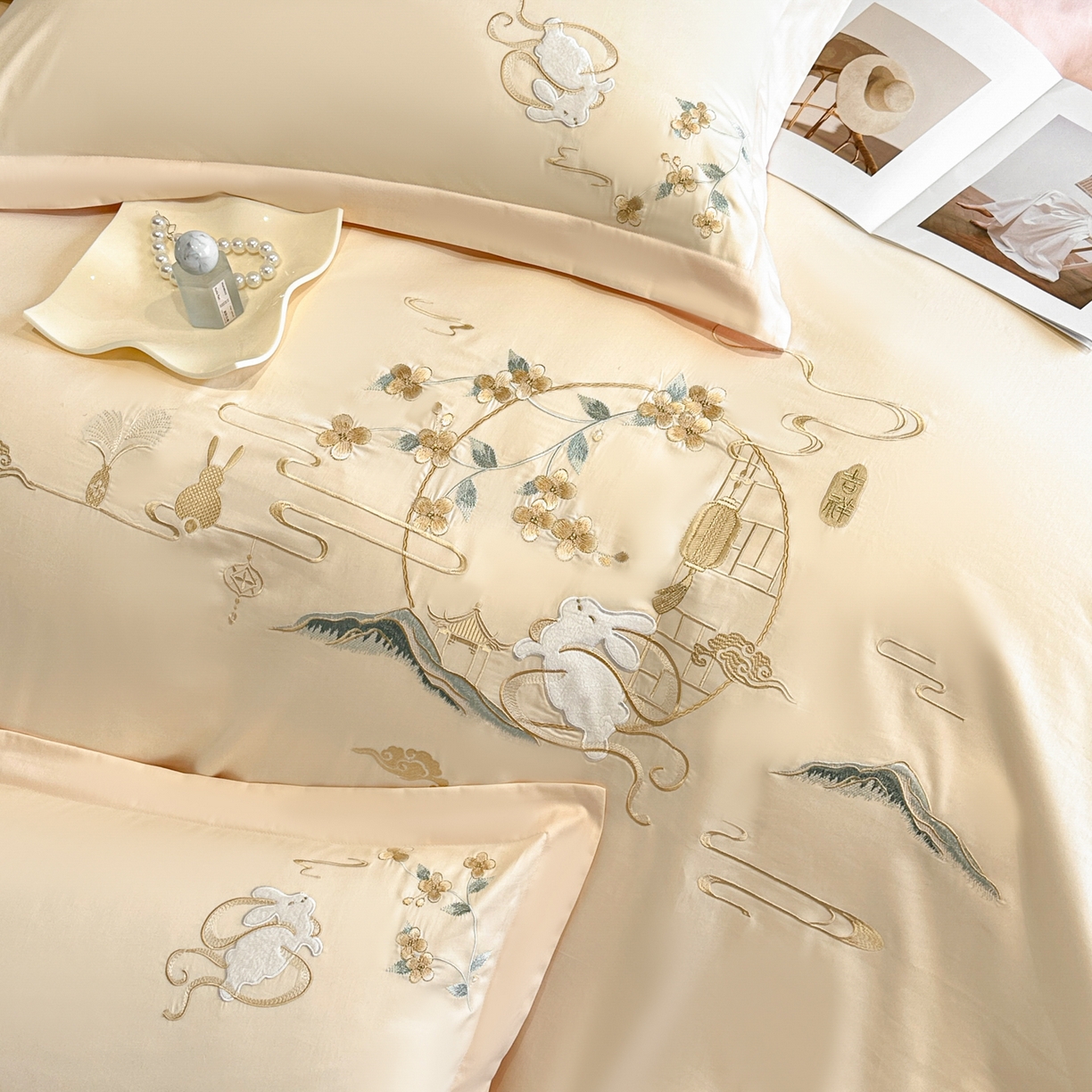 91家纺网 家纺一手货源 找家纺 （总）绒掌柜家纺（品质焕新） 2026新品100S长绒棉精密贴布刺绣四件套-月夕花朝系列-版权产品-礼盒装