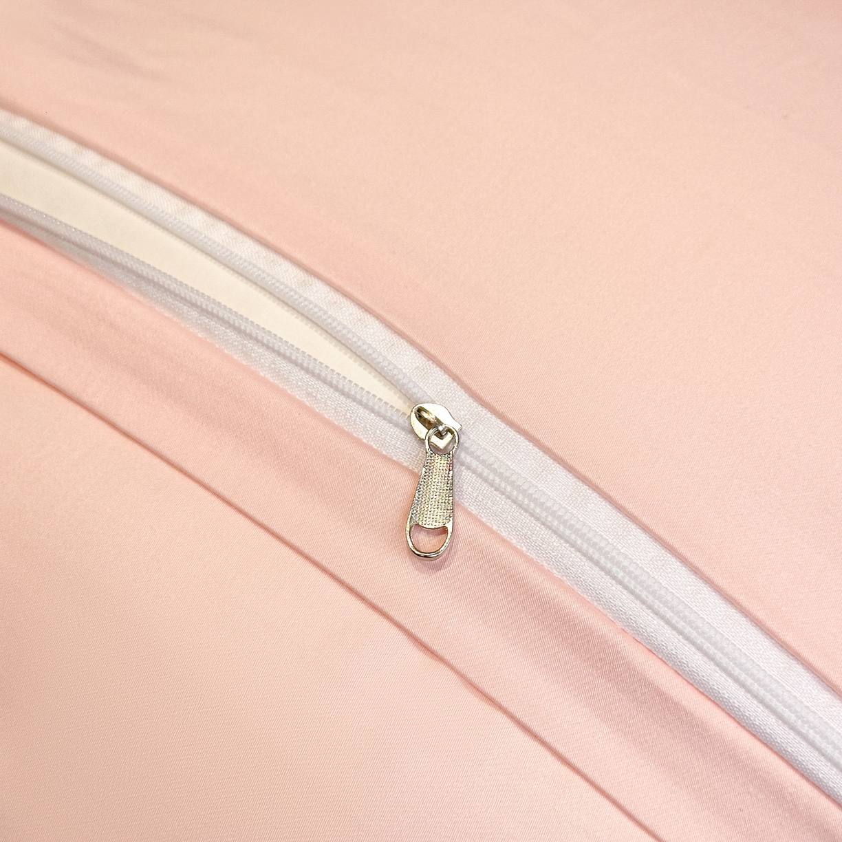 91家纺网 家纺一手货源 找家纺 绒掌柜家纺（品质焕新） 2026新品100S长绒棉精密贴布刺绣四件套-月夕花朝系列-版权产品-礼盒装 高级粉