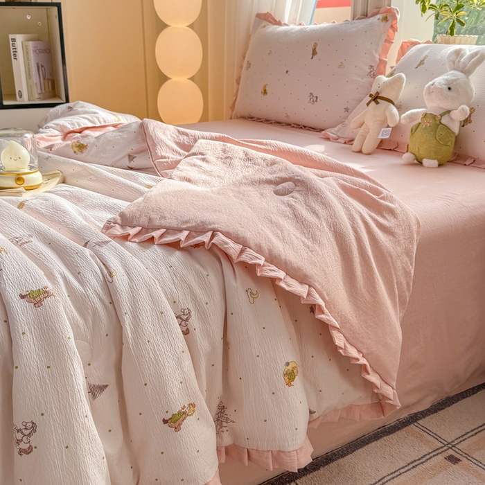 91家纺网 家纺一手货源 找家纺 丽美人家纺 2026新款皱皱纱花边夏被被夏凉被空调被 HB月境骑踪