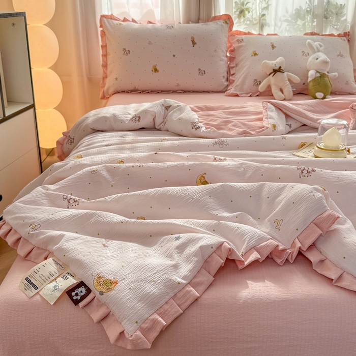 91家纺网 家纺一手货源 找家纺 丽美人家纺 2026新款皱皱纱花边夏被被夏凉被空调被 HB月境骑踪