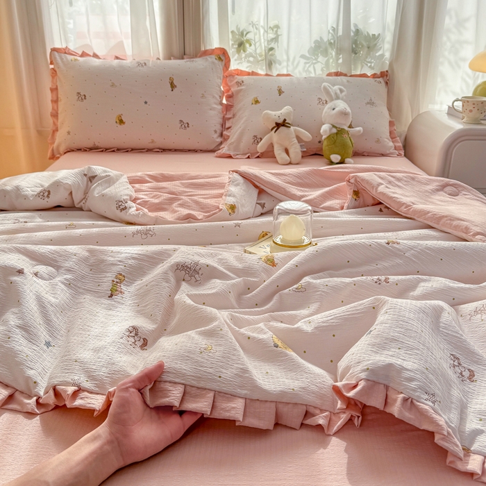 91家纺网 家纺一手货源 找家纺 丽美人家纺 2026新款皱皱纱花边夏被被夏凉被空调被 HB月境骑踪