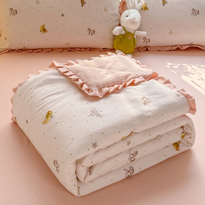 91家纺网 家纺一手货源 找家纺 丽美人家纺 2026新款皱皱纱花边夏被被夏凉被空调被 HB月境骑踪