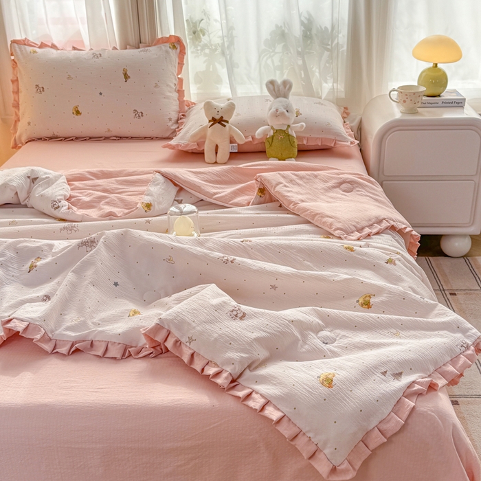 91家纺网 家纺一手货源 找家纺 丽美人家纺 2026新款皱皱纱花边夏被被夏凉被空调被 HB月境骑踪