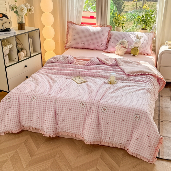 91家纺网 家纺一手货源 找家纺 丽美人家纺 2026新款皱皱纱花边夏被被夏凉被空调被 HB格子蝴蝶结