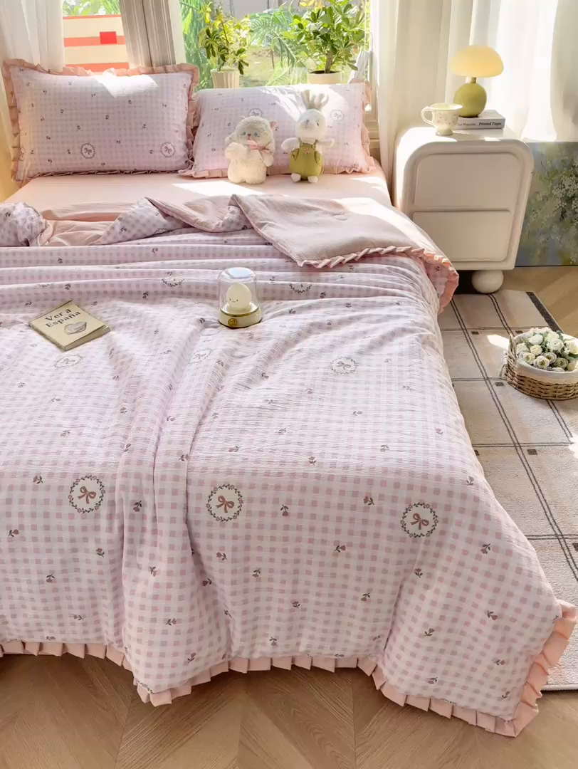 91家纺网 家纺一手货源 找家纺 丽美人家纺 2026新款皱皱纱花边夏被被夏凉被空调被 HB格子蝴蝶结