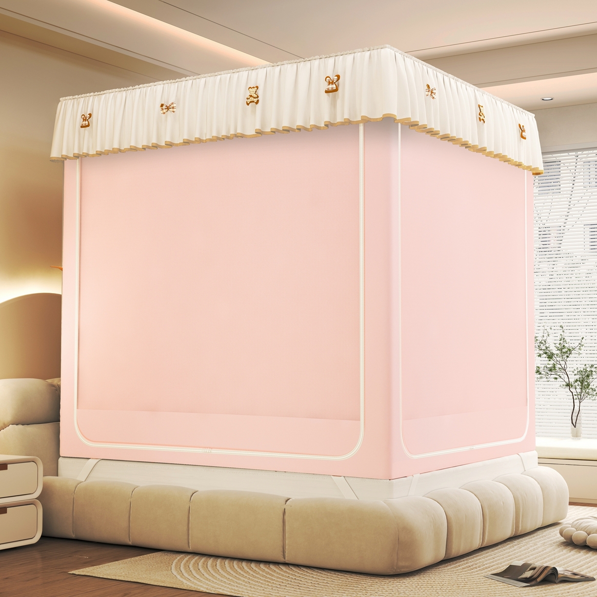 91家纺网 家纺一手货源 找家纺 （总）初心家纺 2026春夏新款DIY小熊防尘顶遮光坐床蚊帐