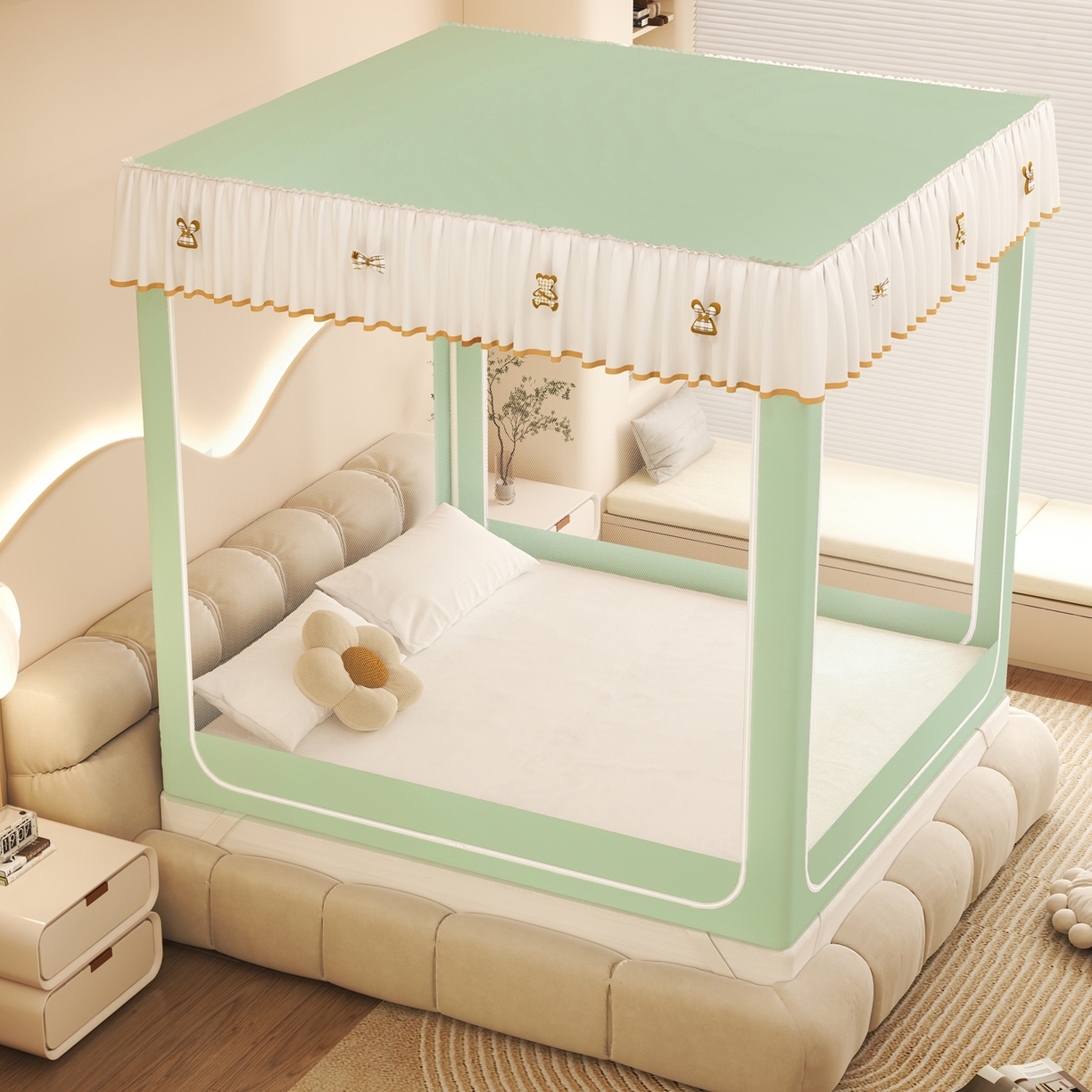 91家纺网 家纺一手货源 找家纺 （总）初心家纺 2026春夏新款DIY小熊防尘顶遮光坐床蚊帐