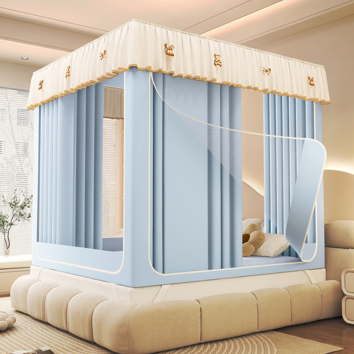 91家纺网 家纺一手货源 找家纺 初心家纺 2026春夏新款DIY小熊防尘顶遮光坐床蚊帐 天蓝  (五面遮光）