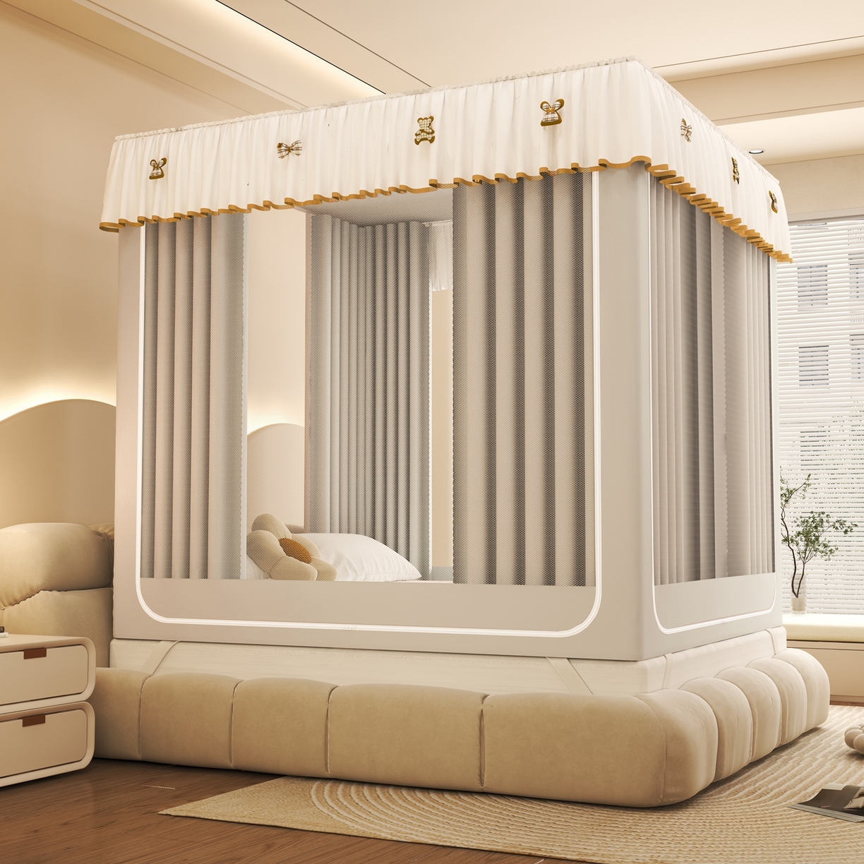 91家纺网 家纺一手货源 找家纺 （总）初心家纺 2026春夏新款DIY小熊防尘顶遮光坐床蚊帐