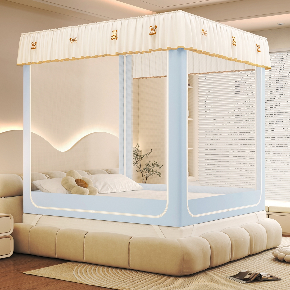 91家纺网 家纺一手货源 找家纺 初心家纺 2026春夏新款DIY小熊防尘顶遮光坐床蚊帐 天蓝  (五面遮光）