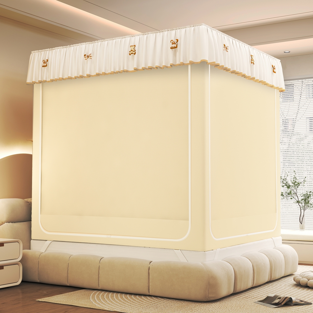 91家纺网 家纺一手货源 找家纺 初心家纺 2026春夏新款DIY小熊防尘顶遮光坐床蚊帐 米黄  (五面遮光）