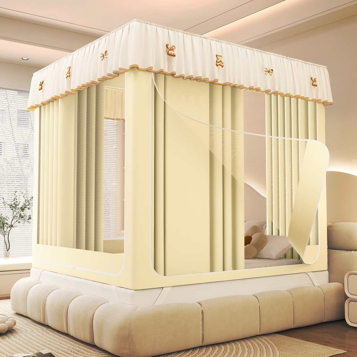 91家纺网 家纺一手货源 找家纺 初心家纺 2026春夏新款DIY小熊防尘顶遮光坐床蚊帐 米黄  (五面遮光）