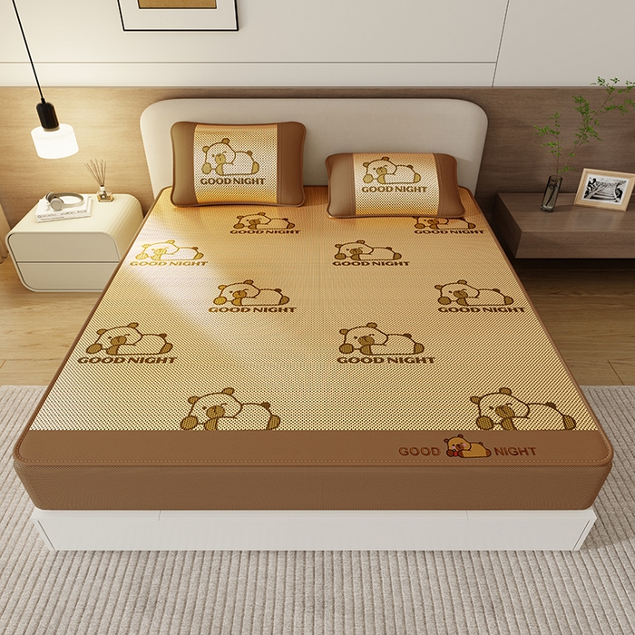 91家纺网 家纺一手货源 找家纺 福来临家纺 2026新款卡皮巴拉小熊款冰藤刺绣凉感席席子凉席-床笠款 冰藤卡皮巴拉-咖-床笠款