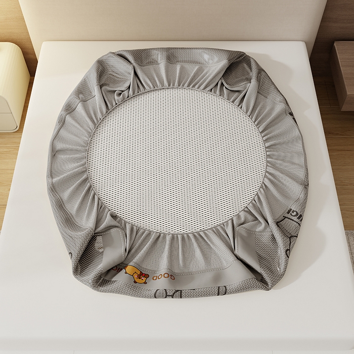 91家纺网 家纺一手货源 找家纺 福来临家纺 2026新款卡皮巴拉小熊款冰藤刺绣凉感席席子凉席-床笠款 冰藤卡皮巴拉-灰-床笠款