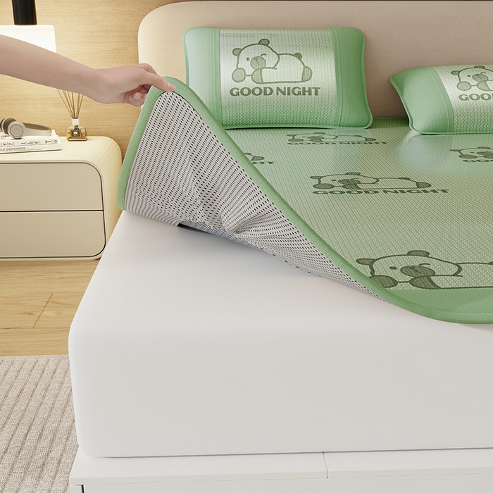 91家纺网 家纺一手货源 找家纺 福来临家纺 2026新款卡皮巴拉小熊款冰藤刺绣凉感席席子凉席-床笠款 冰藤卡皮巴拉-绿-床笠款