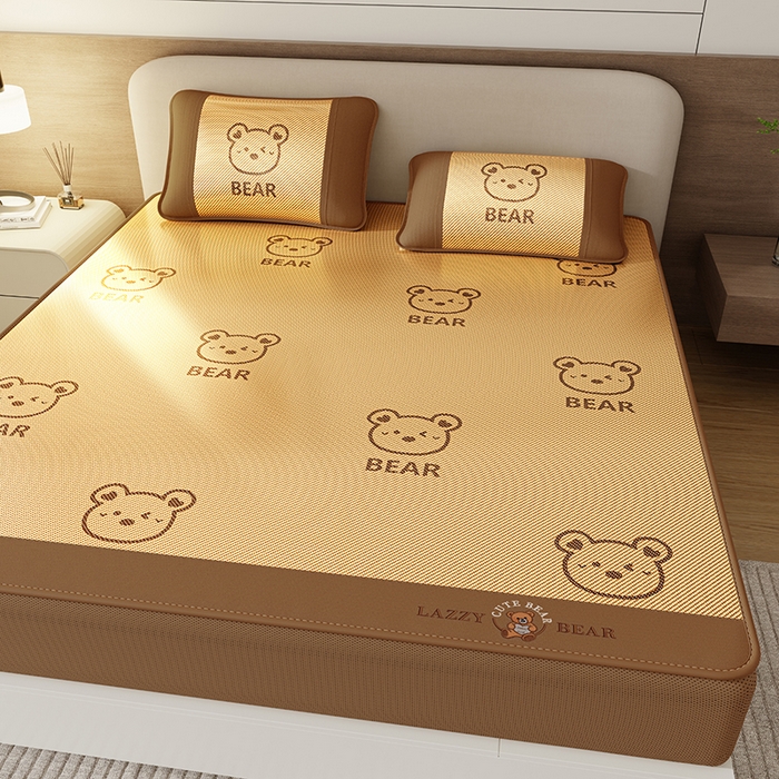 91家纺网 家纺一手货源 找家纺 福来临家纺 2026新款卡皮巴拉小熊款冰藤刺绣凉感席席子凉席-床笠款 冰藤小熊-咖-床笠款